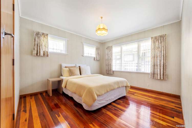 12 Dundee Place Blockhouse Bay_13