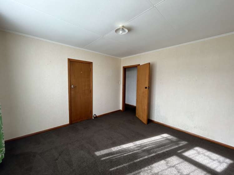 54 Devon Crescent Bulls_5