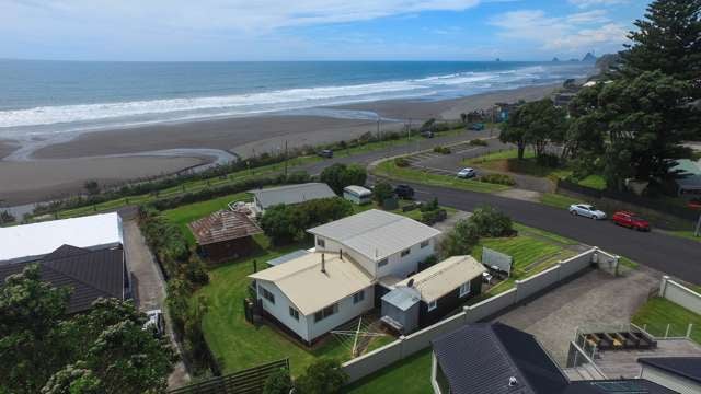 Iconic Kiwi Beach Property, Oakura