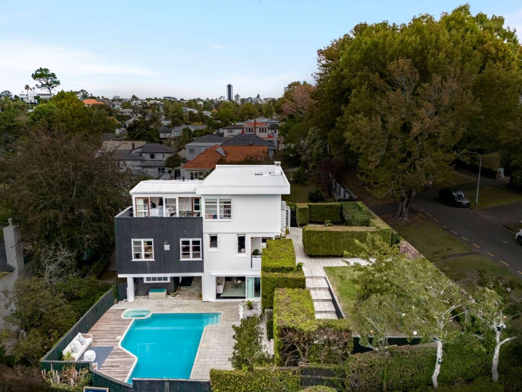 Standout Remuera home in double grammar zone hits the market