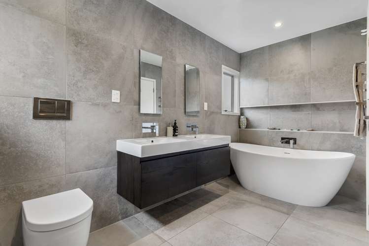 19 Mayall Avenue Beach Haven_13