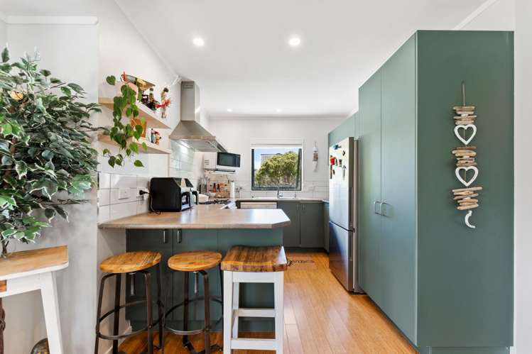 1/12 Knott Road Stanmore Bay_5