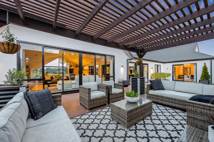 6 Waitikiri Square Parklands_26