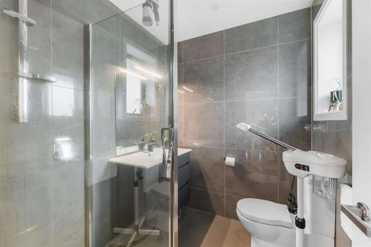 31 Kingfisher Crescent Albert Town_11