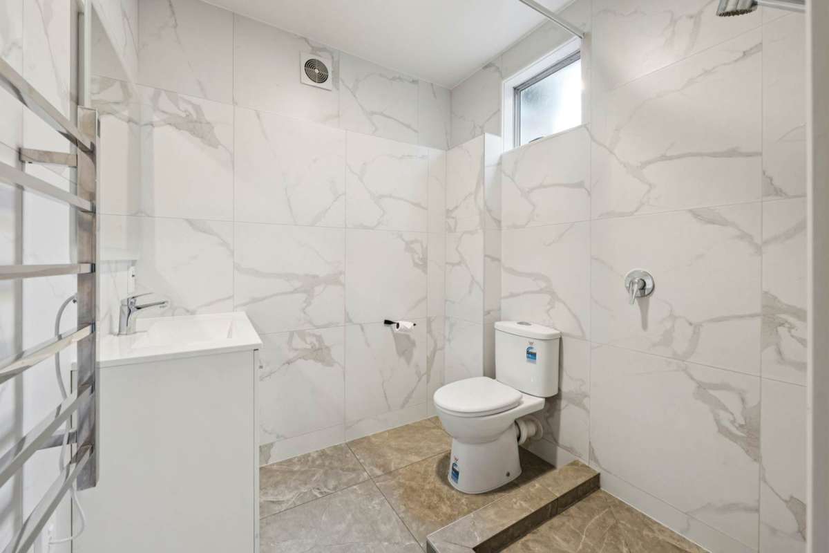 1/2 Karapiti Place_3