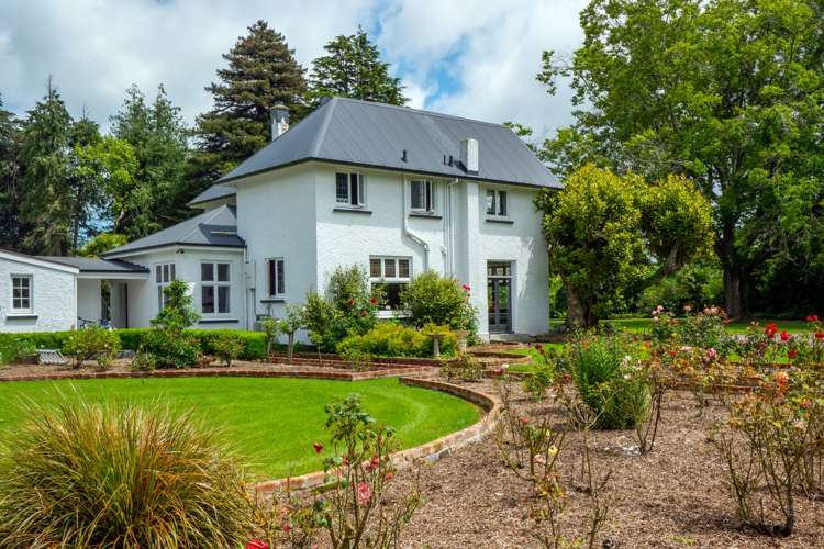 140 Barker Road Winchester_18