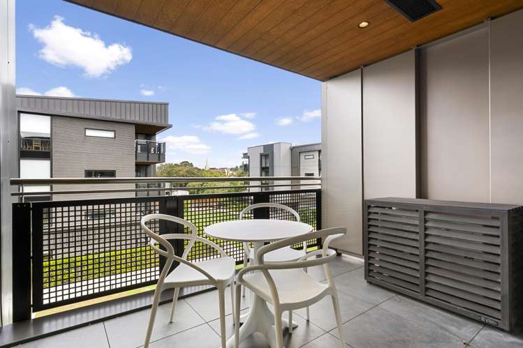 307/64 Victoria Street_3