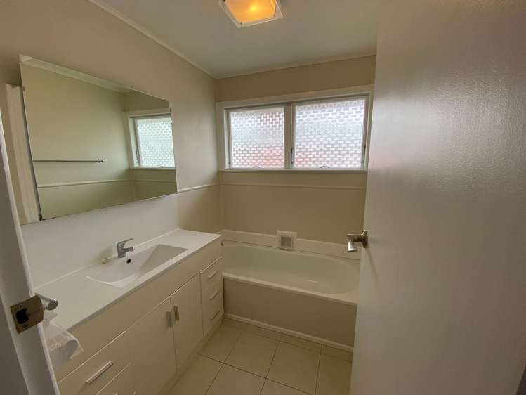 8 Carlson Crescent Silverdale_15