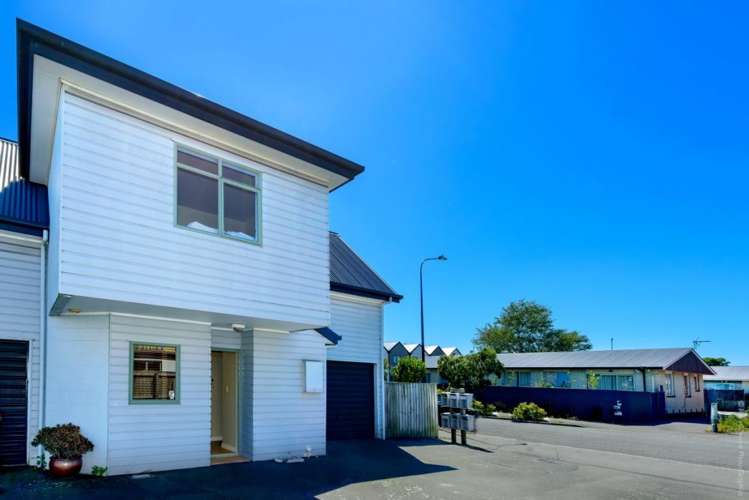 1/105 Barbour Street Waltham_5