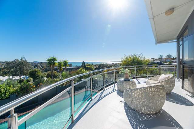 Substantial Home with Sea Views on 1060sqm