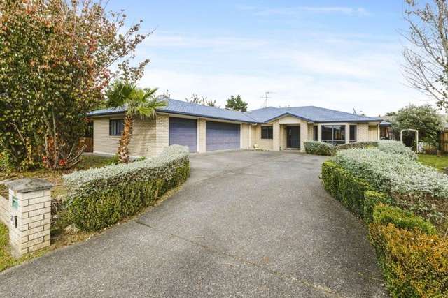 Spacious 4BR Rosehill Retreat with AC & BBQ