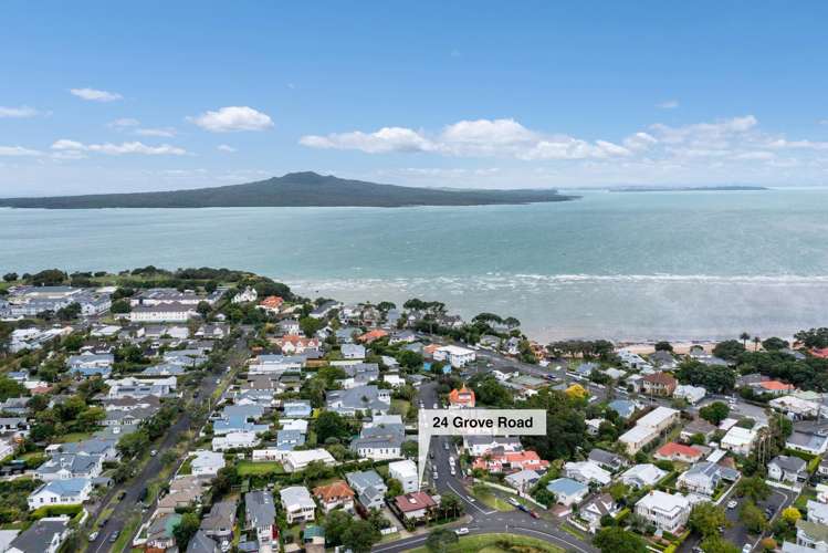 24 Grove Road Devonport_13