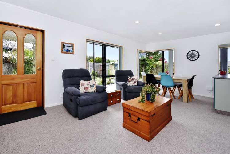 21 Malthouse Crescent Brightwater_3