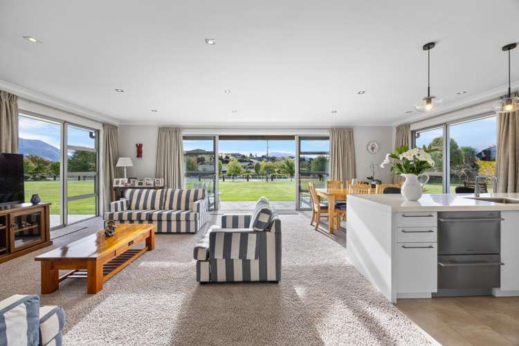 8 Hidden Hills Drive Wanaka_2