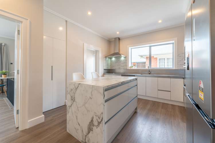 8 Lisava Avenue Seaview_9