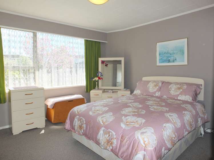 150 Pages Road Marchwiel_10