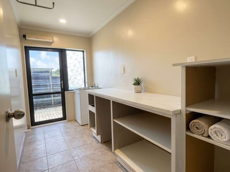 81 Royal Road Massey_17