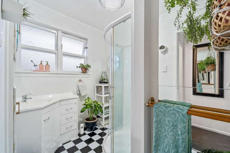 63 Glendale Road Glen Eden_13