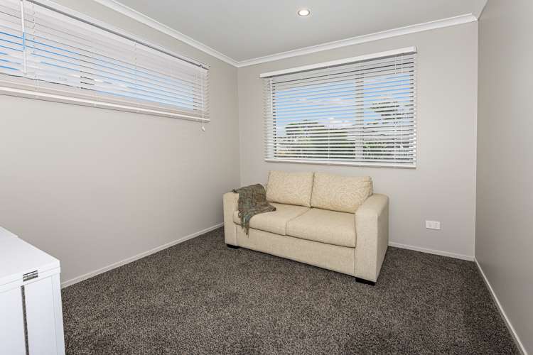 22 Conifer Grove Kamo_16