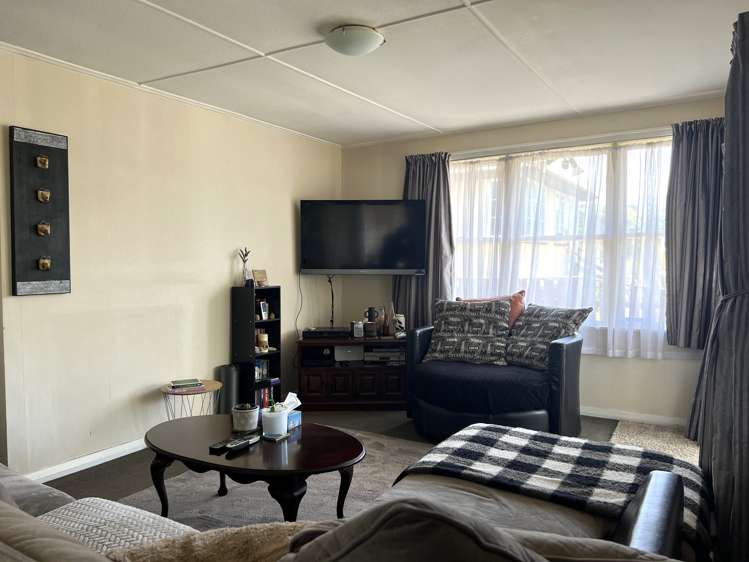 5 Guy Street Dannevirke_11