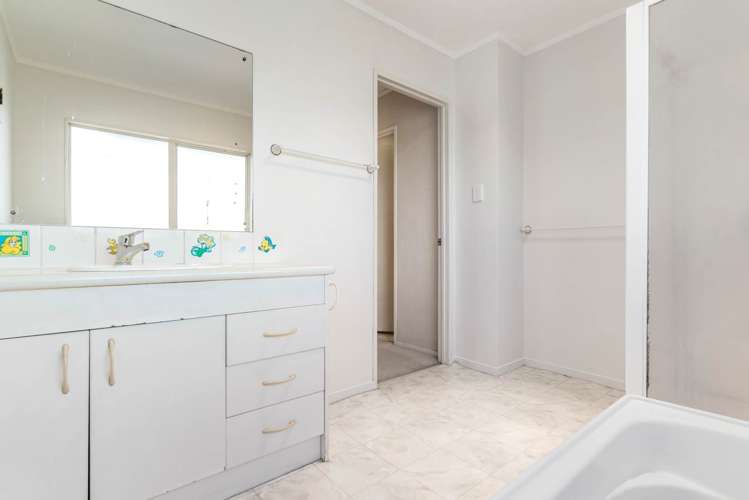2/12 Astoria Place Northpark_16