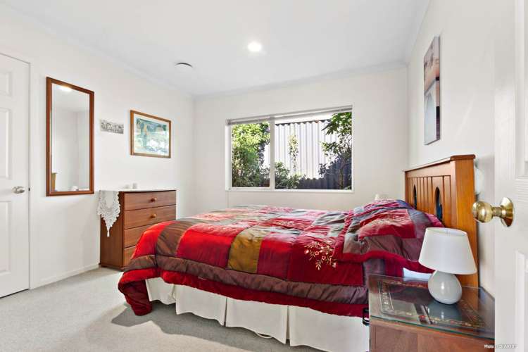 1b Wakeling Avenue Te Atatu South_13