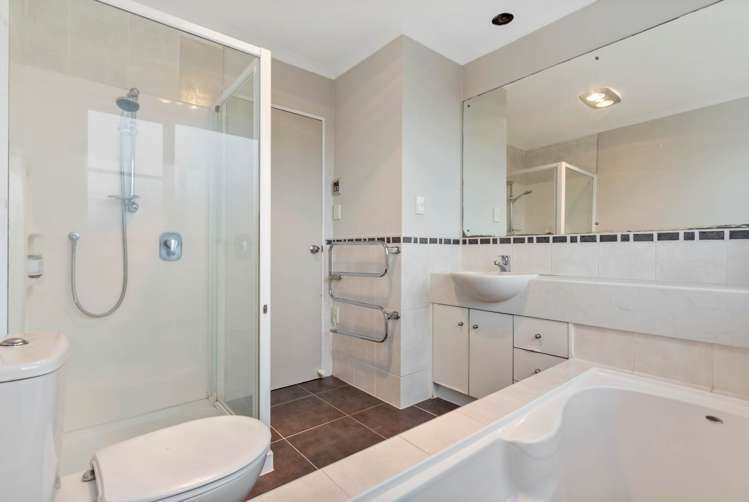 206 Carnoustie Drive Wattle Downs_18