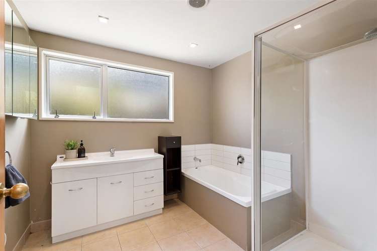 5 Avalon Crescent Fernhill/Sunshine Bay_16