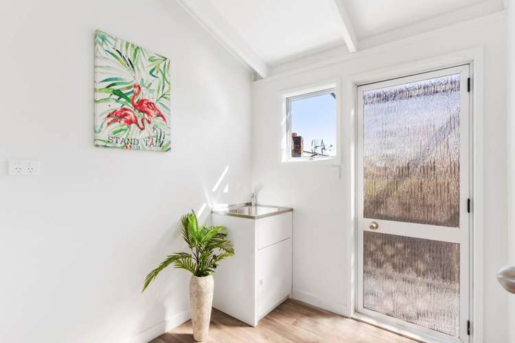 2/111 Canal Road Avondale_13