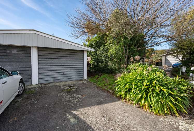 2/4 Challies Way Richmond_4