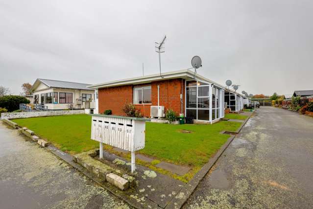 2 Bedroom Close to Town