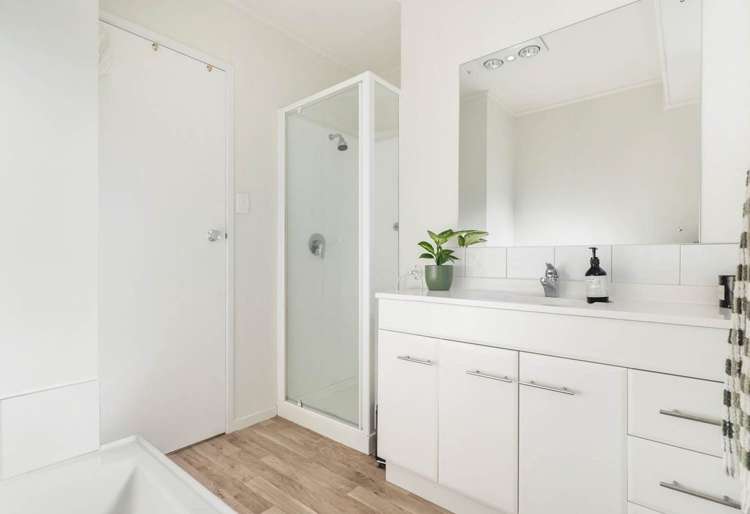 87 Solar Road Glen Eden_10