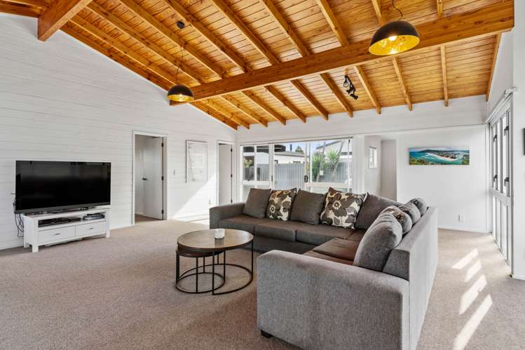 12a Braddock Grove Pauanui_13