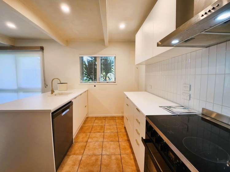 2/1 Corrella Road Belmont_3