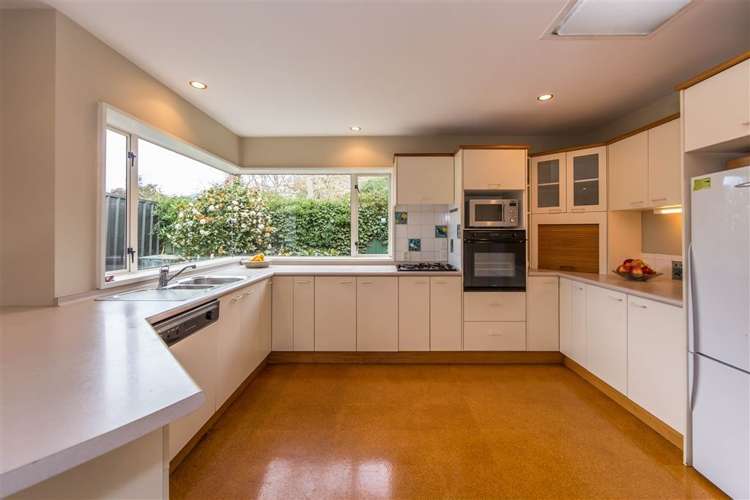 2/32a Bryndwr Road Fendalton_6