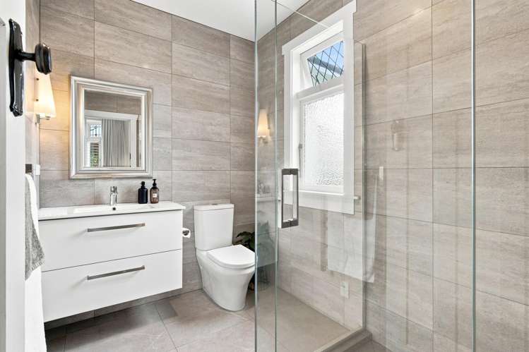 51 Smale Street Point Chevalier_12