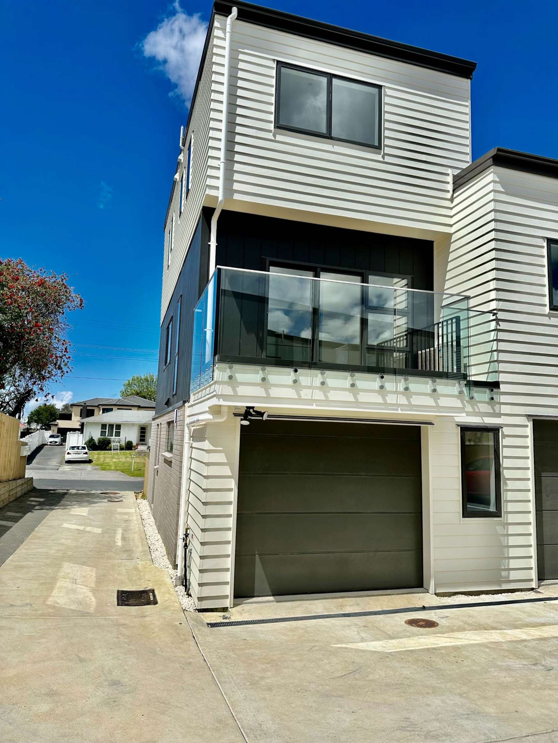 2/22 Coniston Avenue Te Atatu South_0