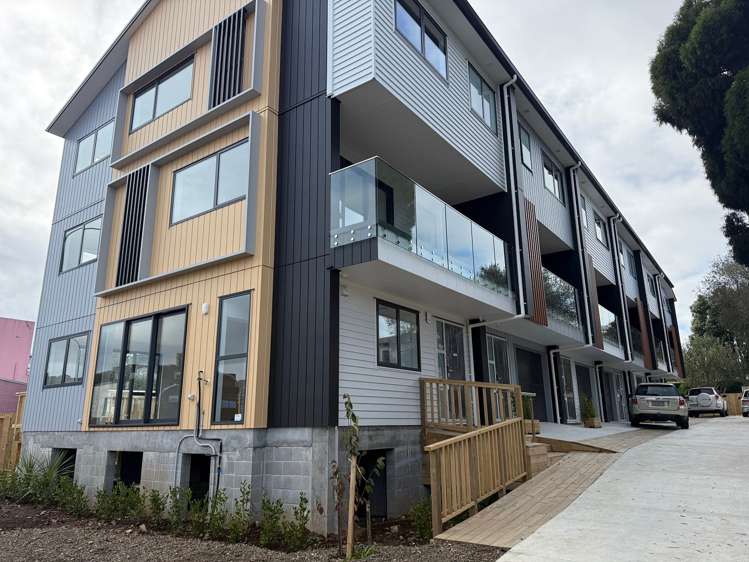 672 Mount Albert Road_0