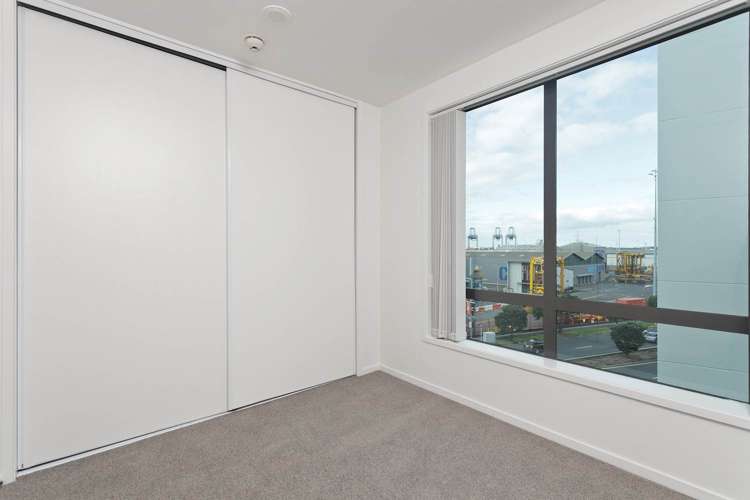 413/4 Dockside Lane City Centre_8