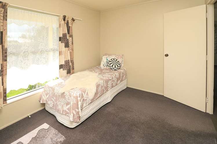 67b Kahikatea Drive Melville_16