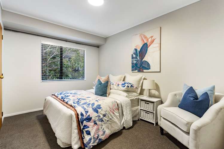 1/6 Honeysuckle Lane Mairangi Bay_11