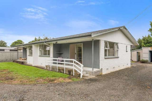Sunny Two Bedroom Unit