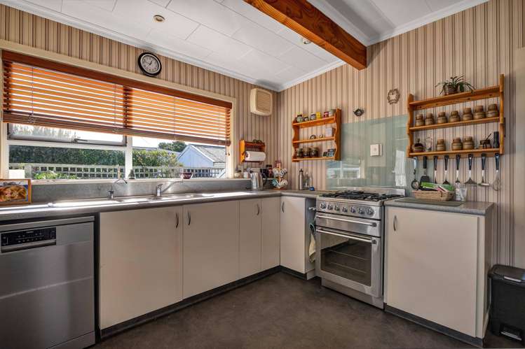 125 Seaview Road Westown_12