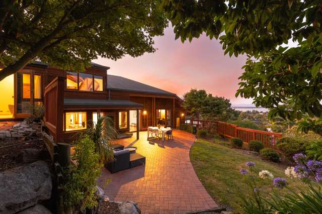 Luxurious home with stunning Tasman Bay views