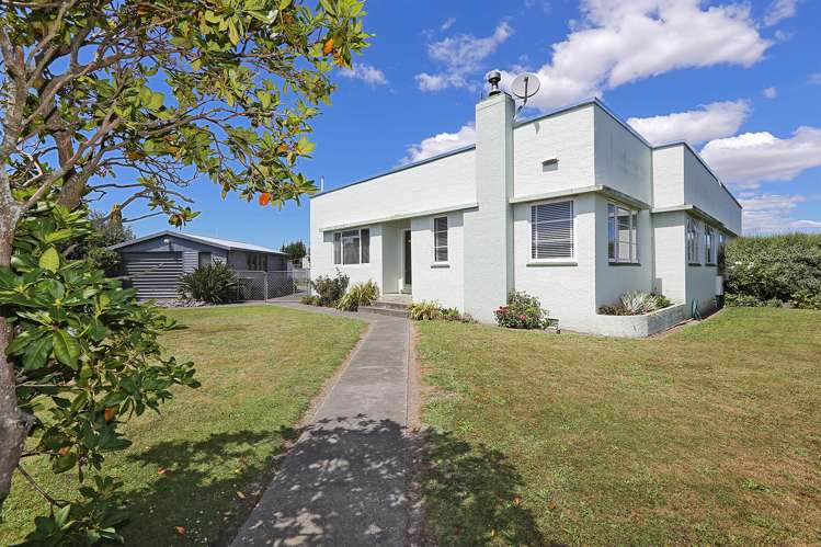 406 Willowpark Road South Akina_10