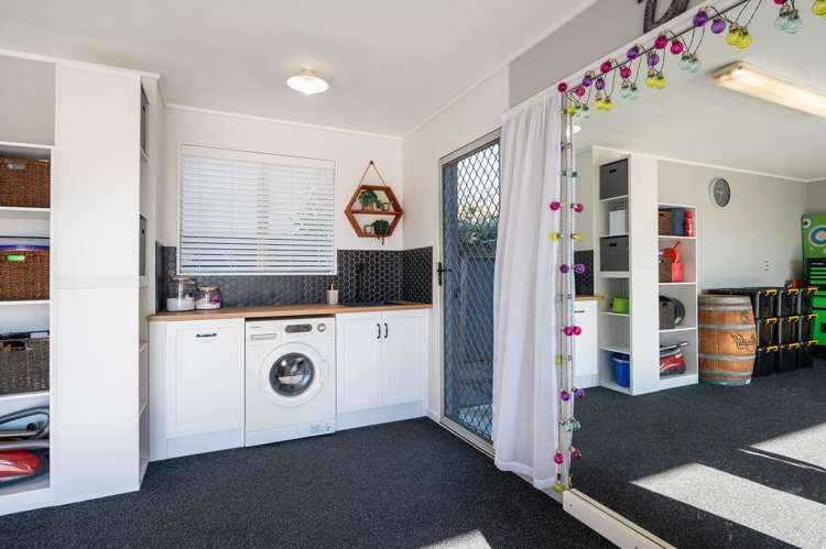 8 Gershwin Grove Stoke_16