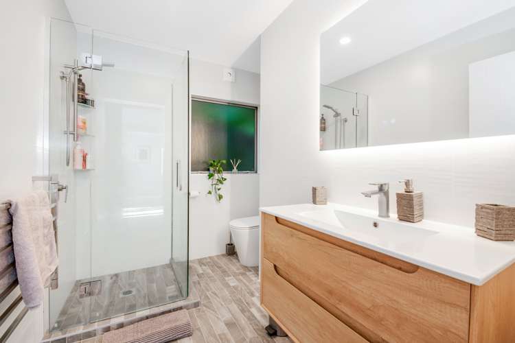 115 Waldorf Crescent Orewa_21