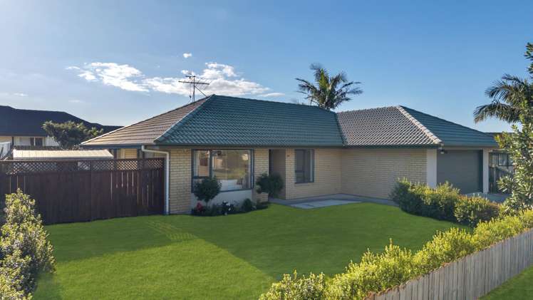 6 Frank Bunce Grove Flat Bush_1