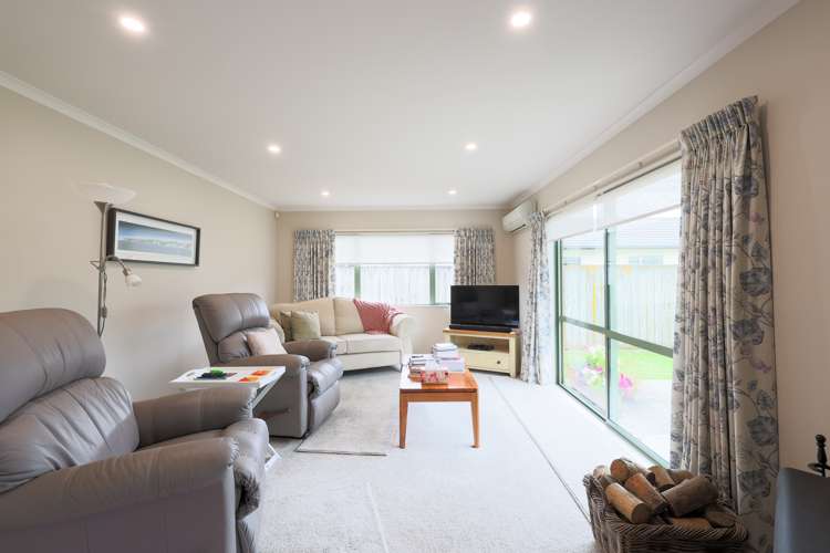 8 Woodland Grove Wainuiomata_5