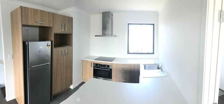 2/572 Grey Street Hamilton East_1